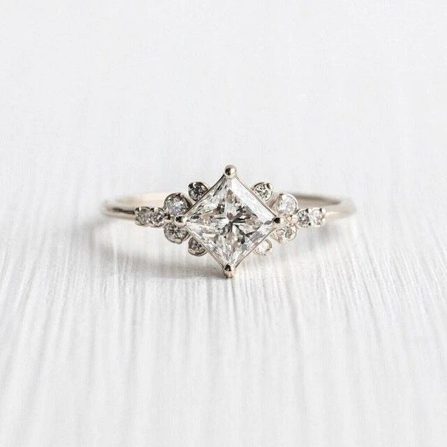 Luxurious ring with cubic zirconia made of gold and silver - Image 2