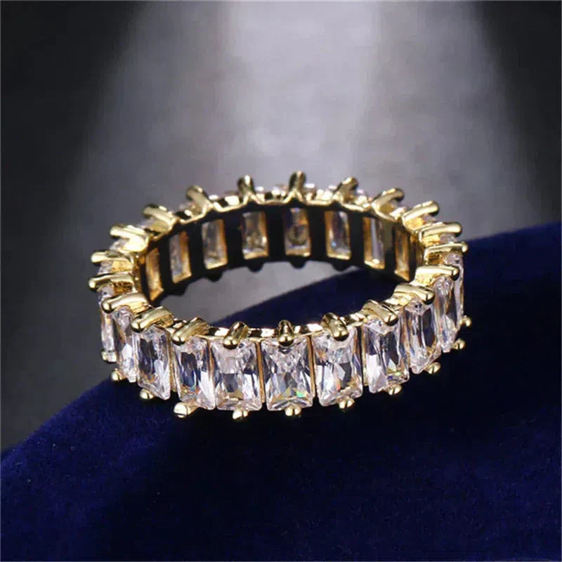 Luxurious Zirconia Ring in Gold and Silver - Image 2