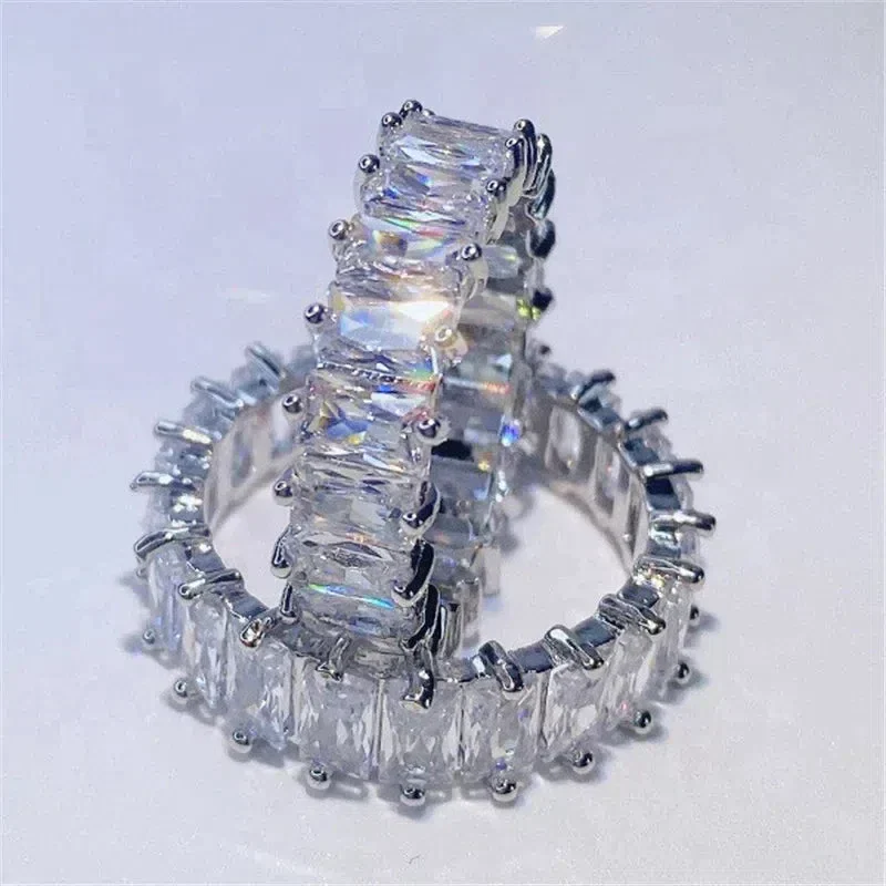 Luxurious Zirconia Ring in Gold and Silver - Image 4