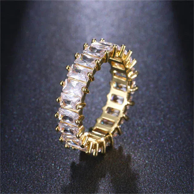 Luxurious Zirconia Ring in Gold and Silver - Image 6