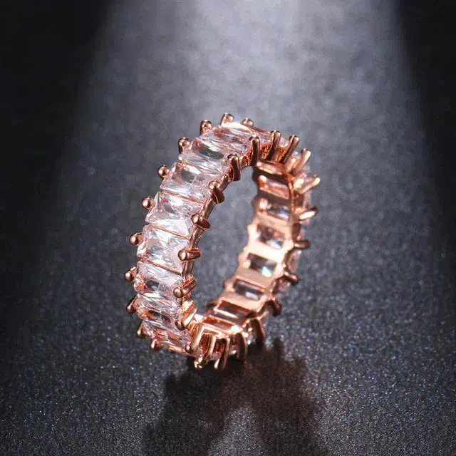 Luxurious Zirconia Ring in Gold and Silver - Image 8