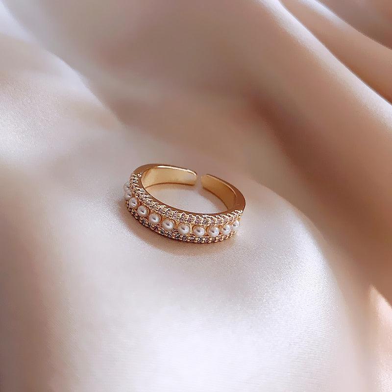 Luxury ring made of gold and pearls - Image 2