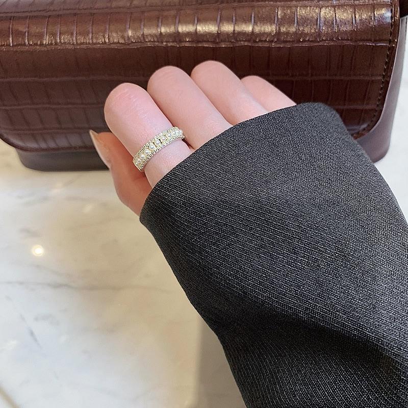 Luxury ring made of gold and pearls - Image 4