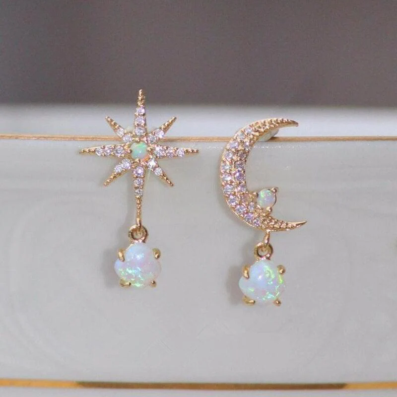 Moon and Star Earrings made of Gold and Opal - Image 5