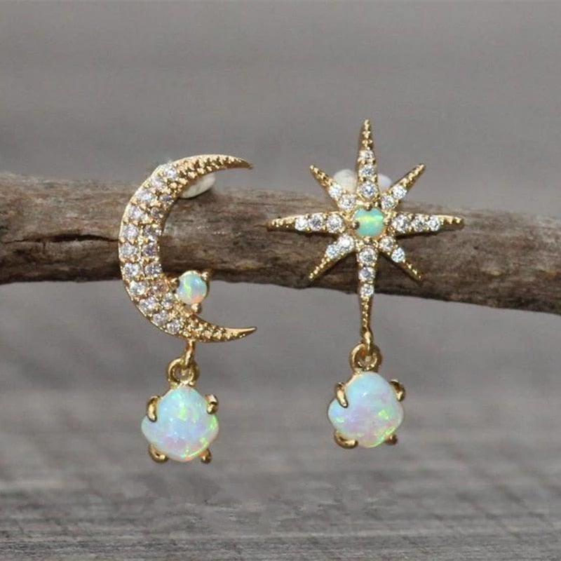 Moon and Star Earrings made of Gold and Opal - Image 6