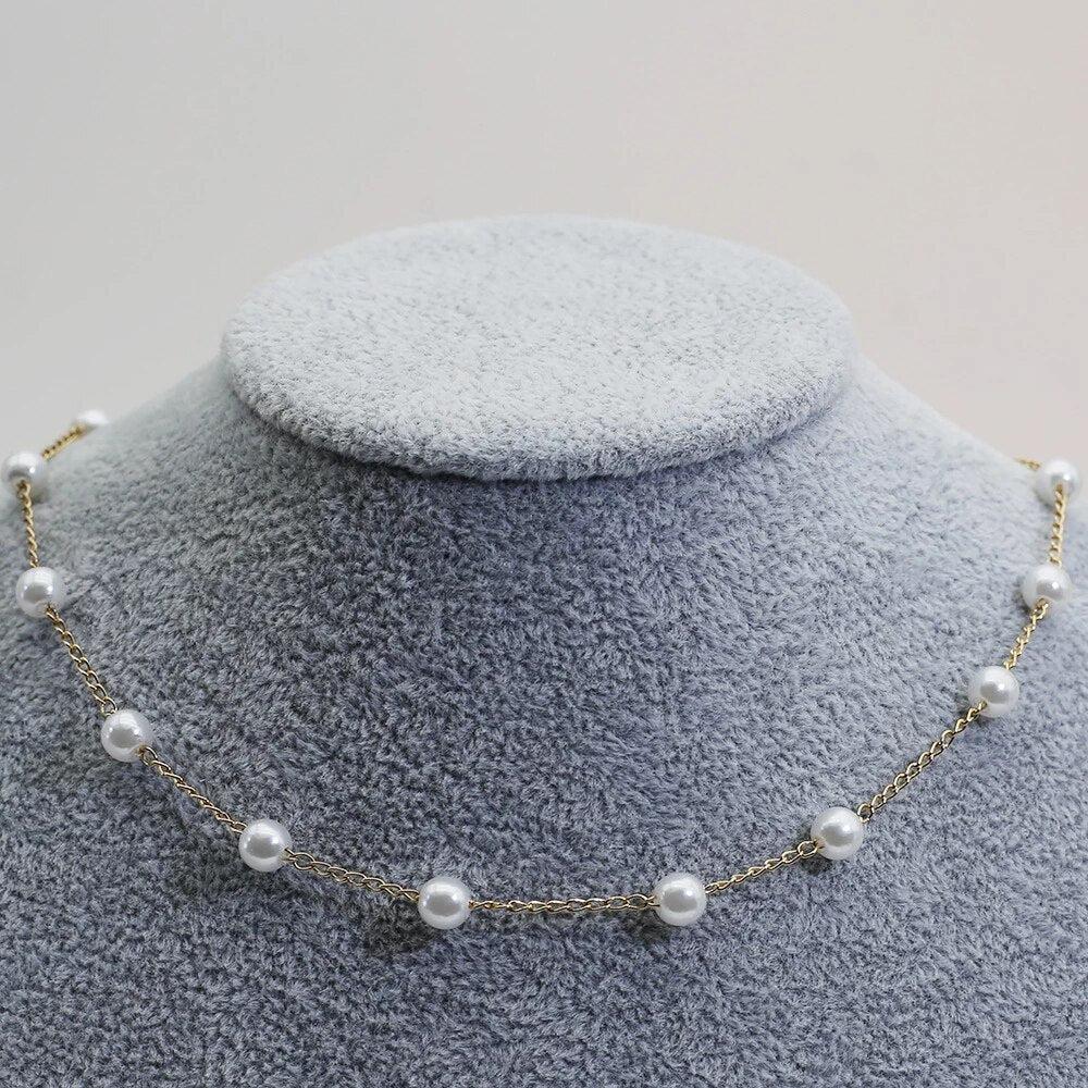 Pearl necklace in gold - Image 3
