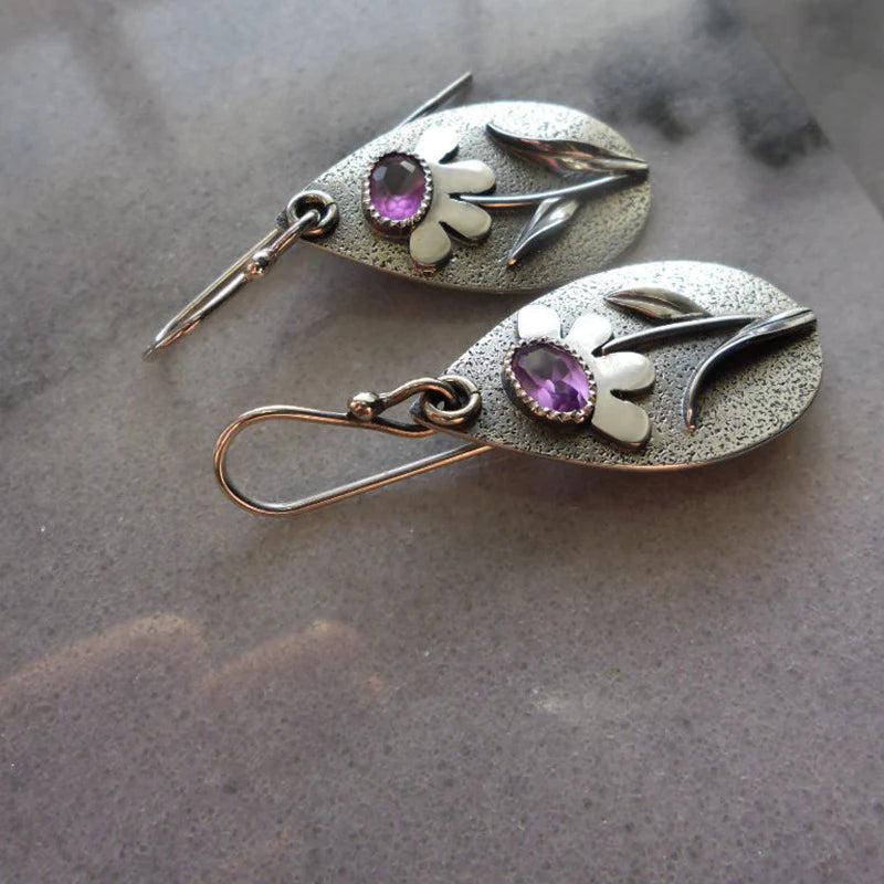 Retro earrings with three-dimensional flowers - Image 2