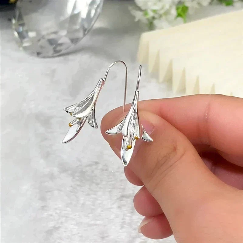 Silver Flower Earrings - Image 5
