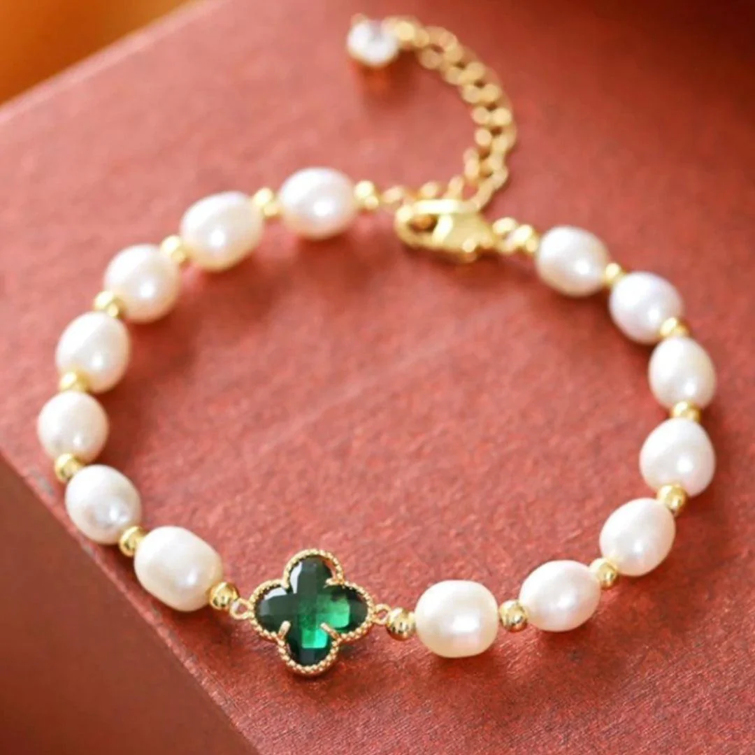 Emerald Clover Leaf Beaded Bracelet - Image 2