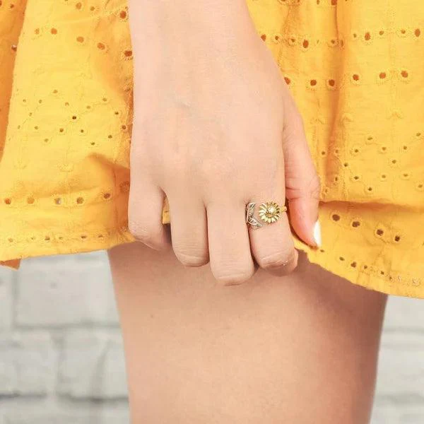 Adjustable Gold Sunflower Ring - Image 3