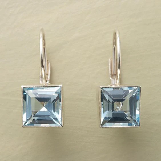 Vintage earrings made of blue cubic glass