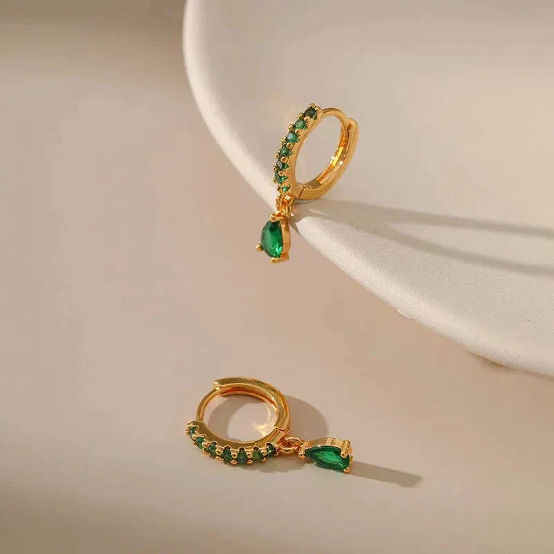 Zirconia earrings with emerald in gold - Image 2